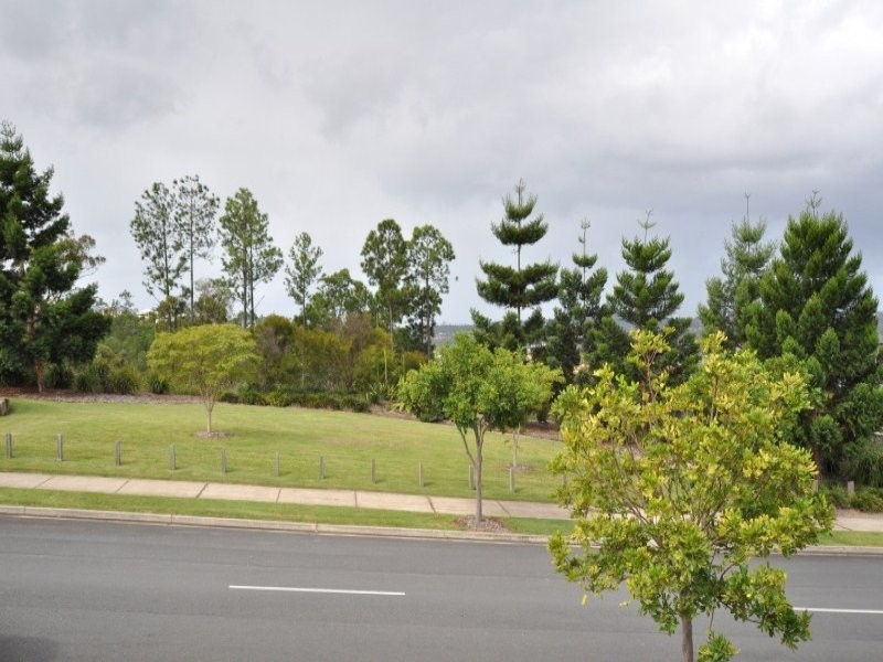 42 Salvado Drive, Pacific Pines QLD 4211