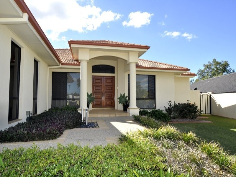 10 Torquay Place, Arundel QLD 4214