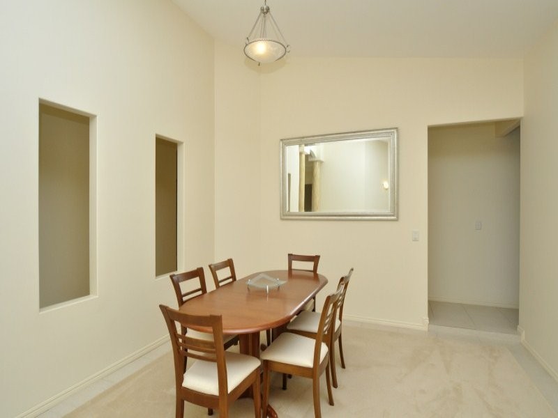 10 Torquay Place, Arundel QLD 4214