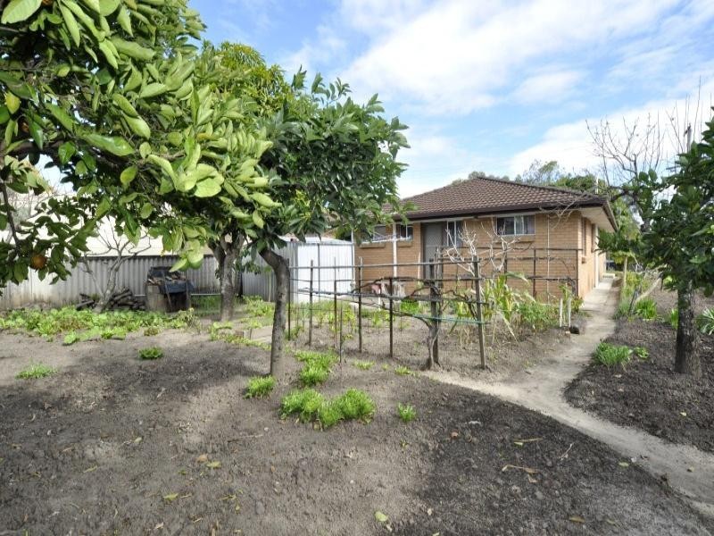 148 Government Road, Labrador QLD 4215