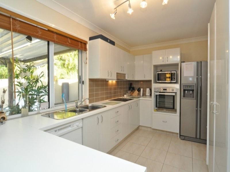 3 Waterwood Court, Arundel QLD 4214