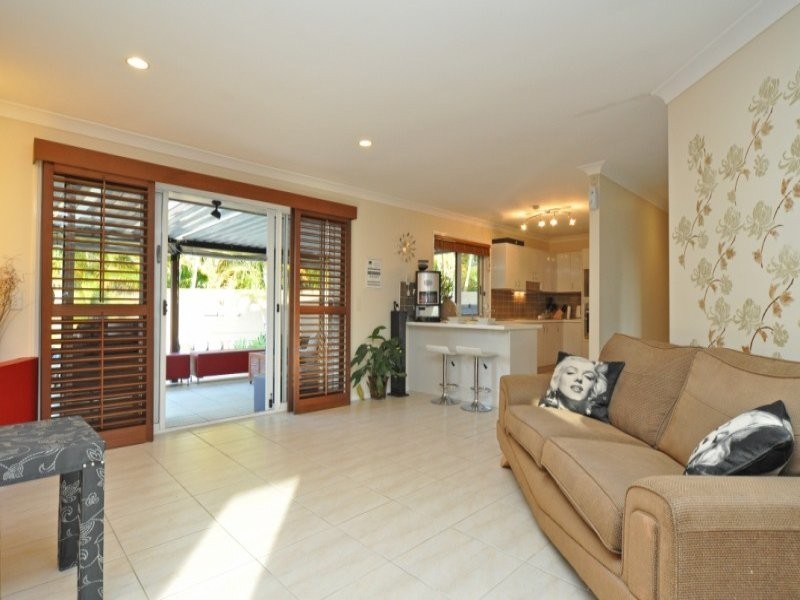 3 Waterwood Court, Arundel QLD 4214