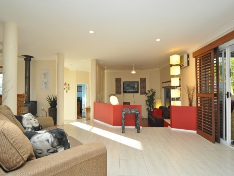 3 Waterwood Court, Arundel QLD 4214