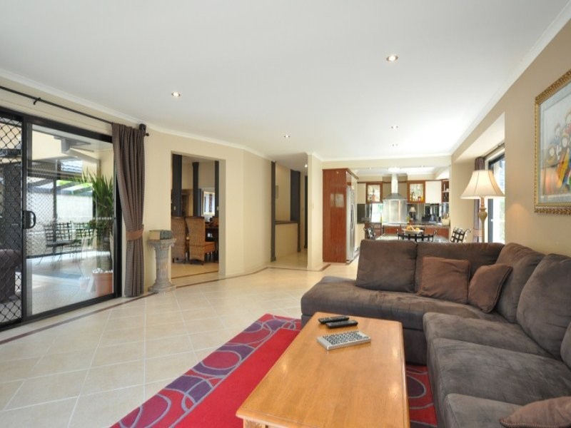 113 Arun Drive, Arundel QLD 4214