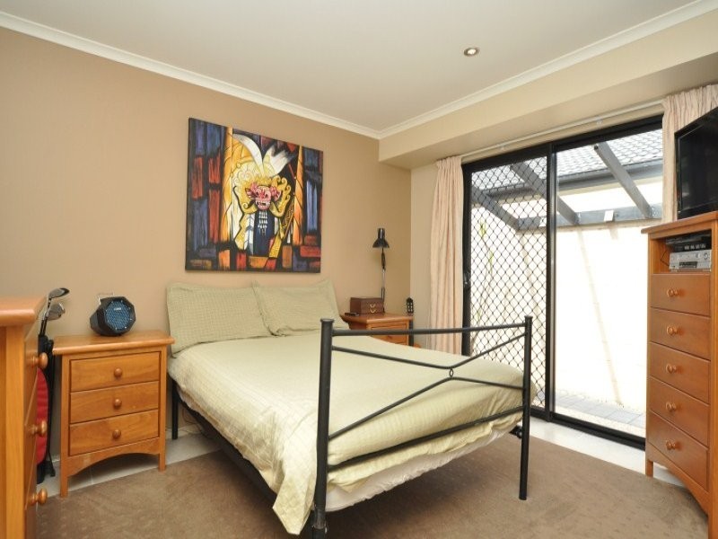 113 Arun Drive, Arundel QLD 4214
