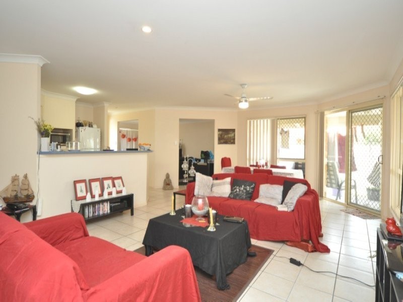 17 Buddy Holly Close, Parkwood QLD 4214