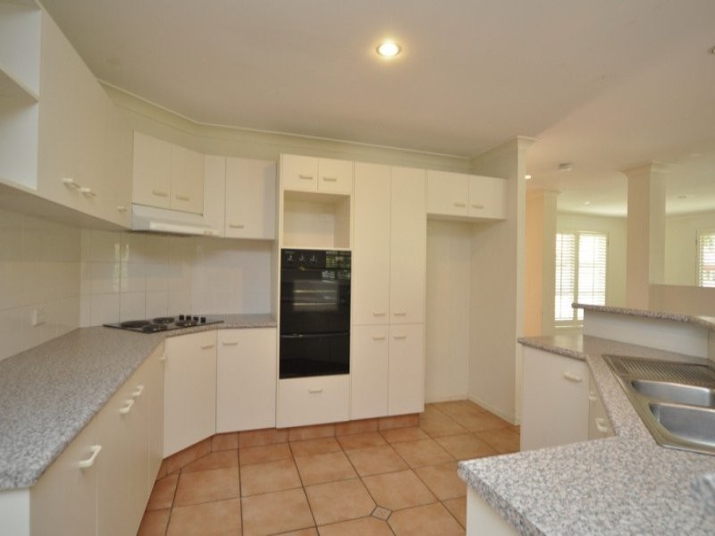 15 Pickworth Court, Parkwood QLD 4214