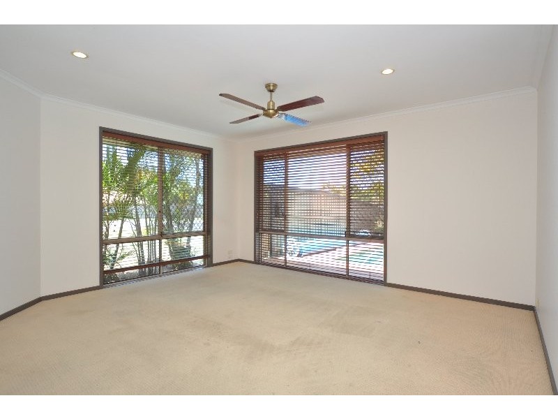 18 Castle Rock Street, Parkwood QLD 4214