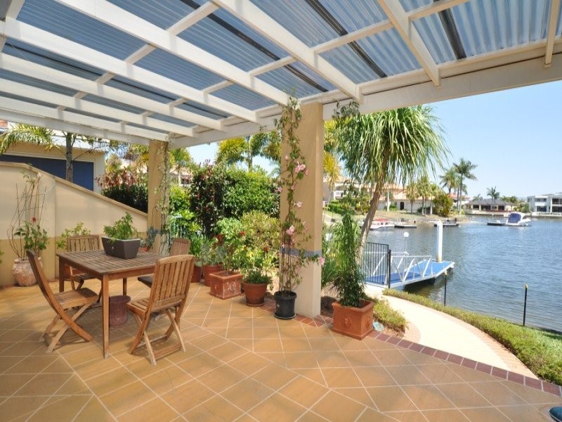 18/76 Bayview Street, Runaway Bay QLD 4216