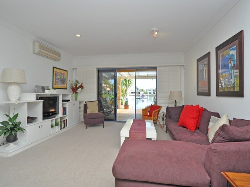 18/76 Bayview Street, Runaway Bay QLD 4216