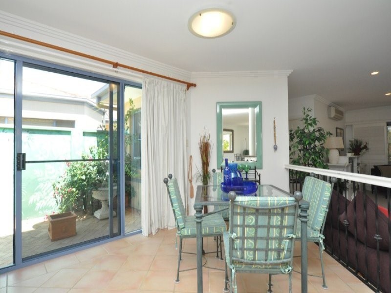 18/76 Bayview Street, Runaway Bay QLD 4216