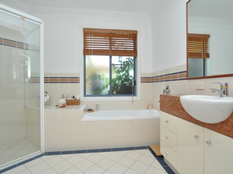 18/76 Bayview Street, Runaway Bay QLD 4216