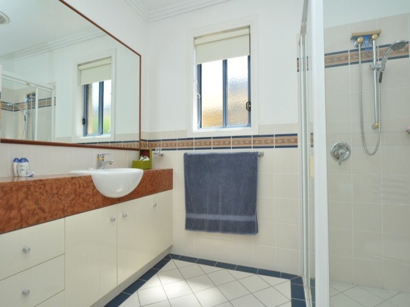 18/76 Bayview Street, Runaway Bay QLD 4216