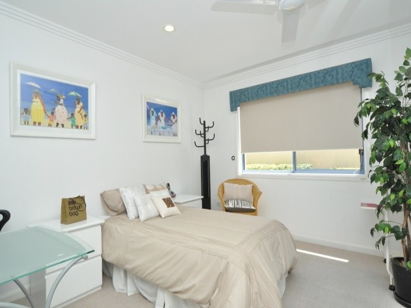 18/76 Bayview Street, Runaway Bay QLD 4216