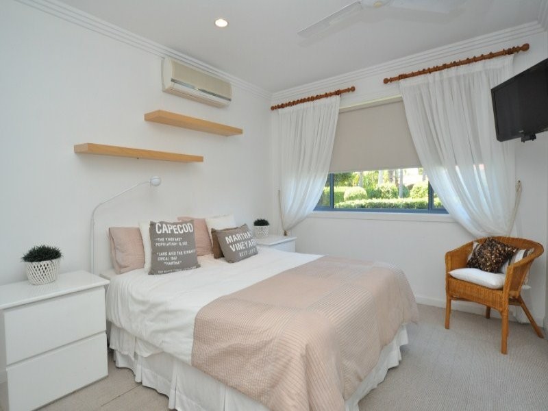 18/76 Bayview Street, Runaway Bay QLD 4216