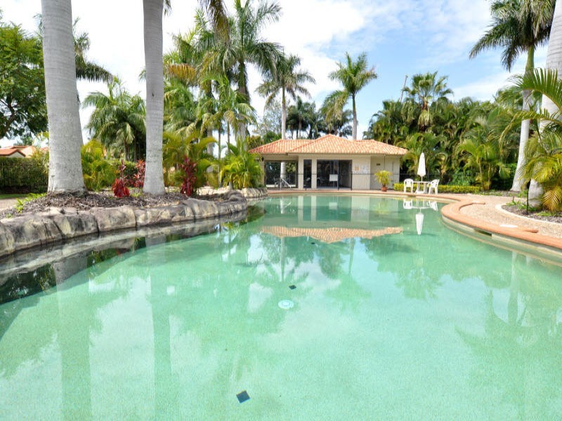 18/76 Bayview Street, Runaway Bay QLD 4216