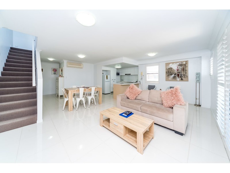 316/392-398 Marine Parade, Labrador QLD 4215