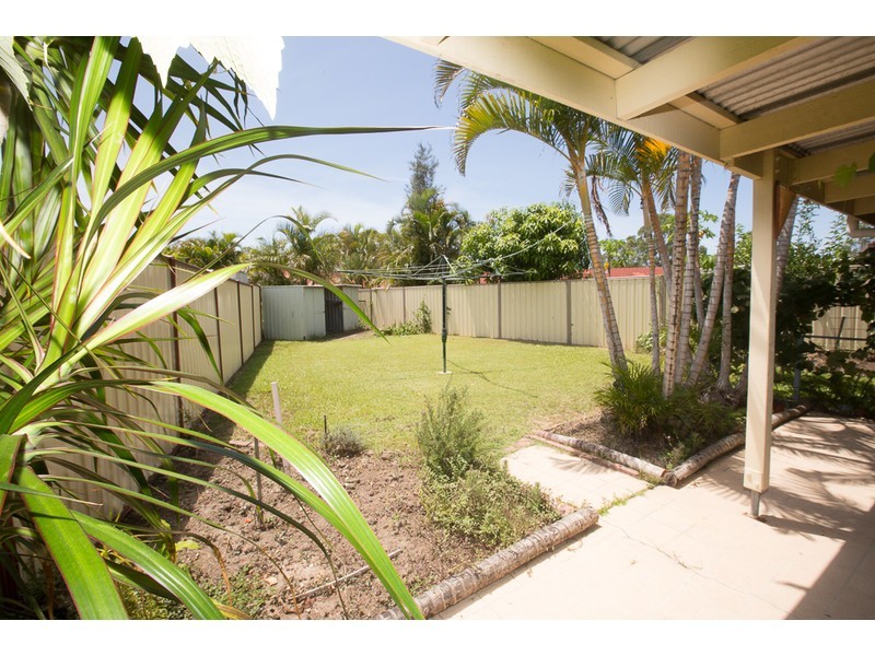 1/5 Hoya Court, Labrador QLD 4215