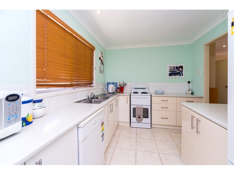 2/132 Whiting Street, Labrador QLD 4215