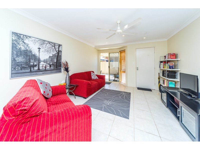2/132 Whiting Street, Labrador QLD 4215