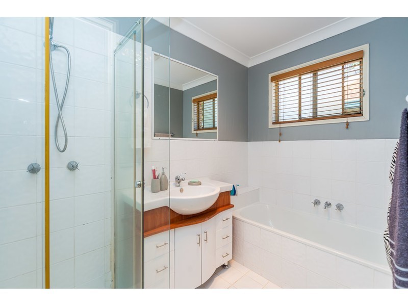 2/132 Whiting Street, Labrador QLD 4215