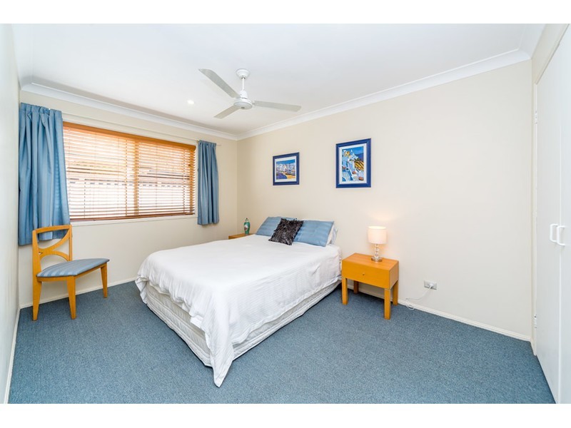 2/132 Whiting Street, Labrador QLD 4215