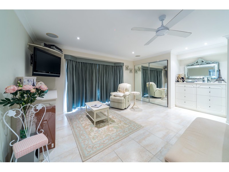 3 Henry Cotton Drive, Parkwood QLD 4214