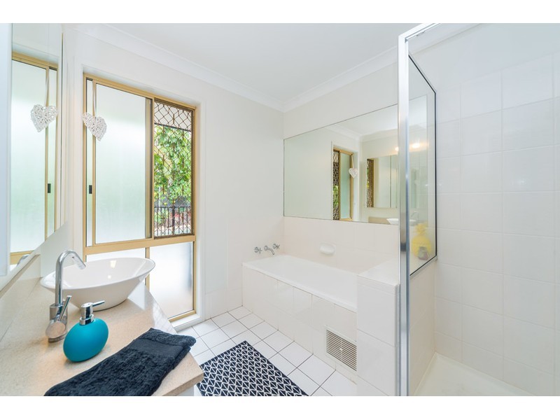 4 Moody Court, Parkwood QLD 4214