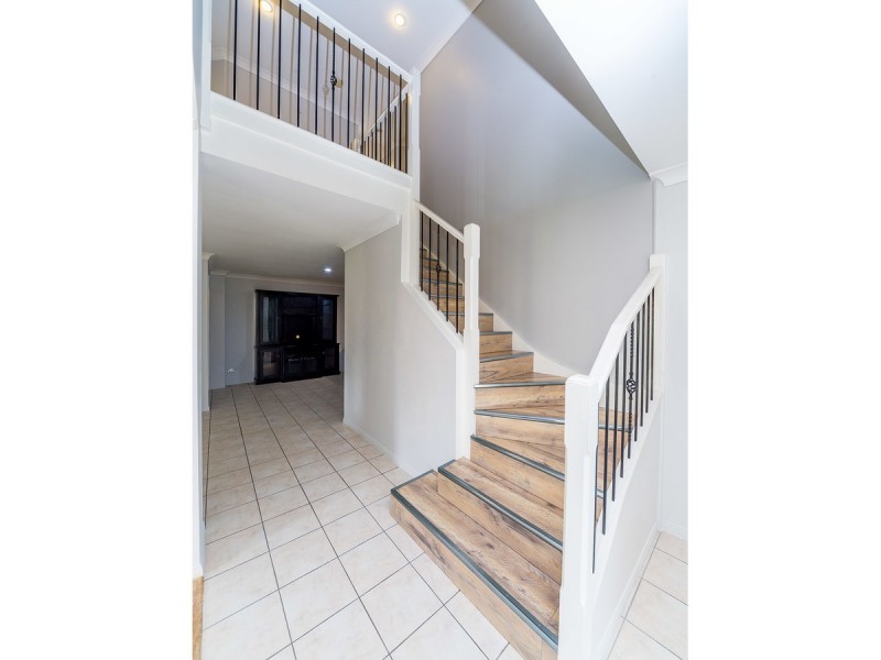 11 Respall Way, Arundel QLD 4214