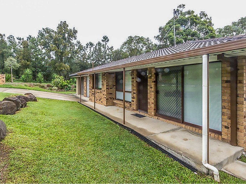 1/2 Metro Crescent, Oxenford QLD 4210