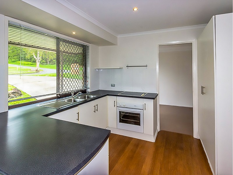 1/2 Metro Crescent, Oxenford QLD 4210