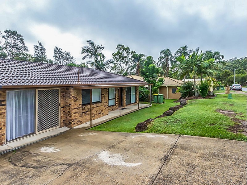 1/2 Metro Crescent, Oxenford QLD 4210