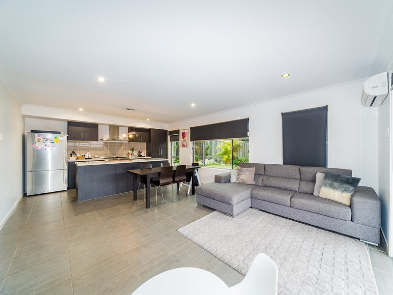 35 Shoalhaven Avenue, Pacific Pines QLD 4211