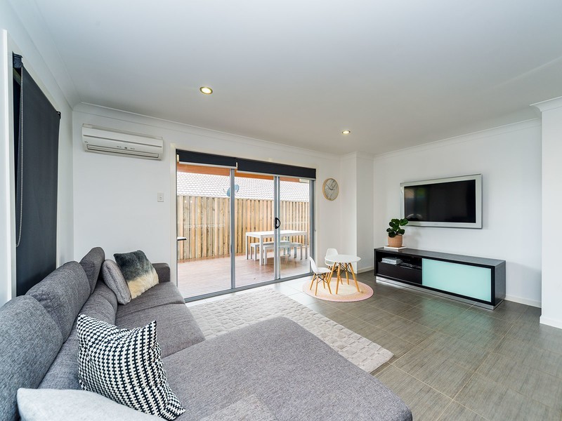 35 Shoalhaven Avenue, Pacific Pines QLD 4211