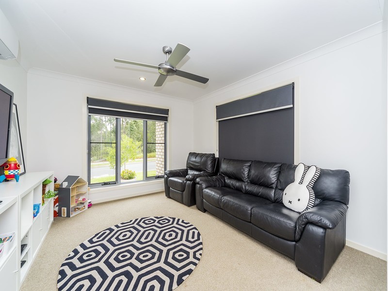 35 Shoalhaven Avenue, Pacific Pines QLD 4211