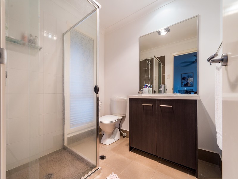 35 Shoalhaven Avenue, Pacific Pines QLD 4211