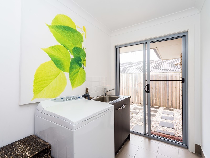 35 Shoalhaven Avenue, Pacific Pines QLD 4211