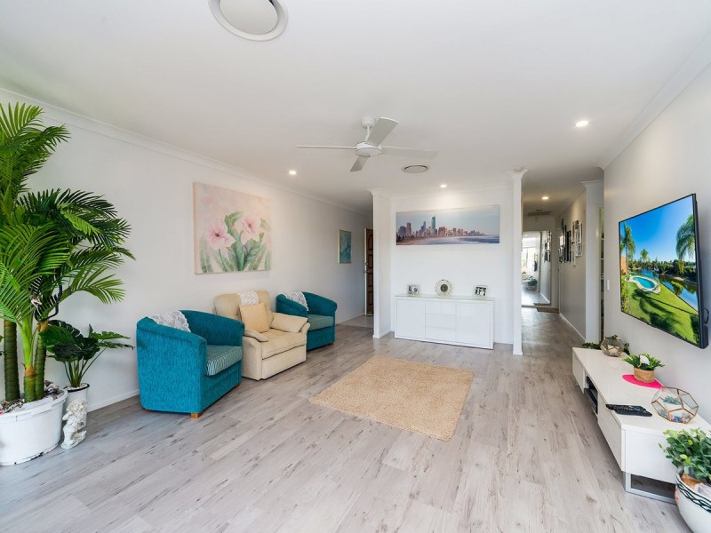 16/14 Dunlop Court, Mermaid Waters QLD 4218