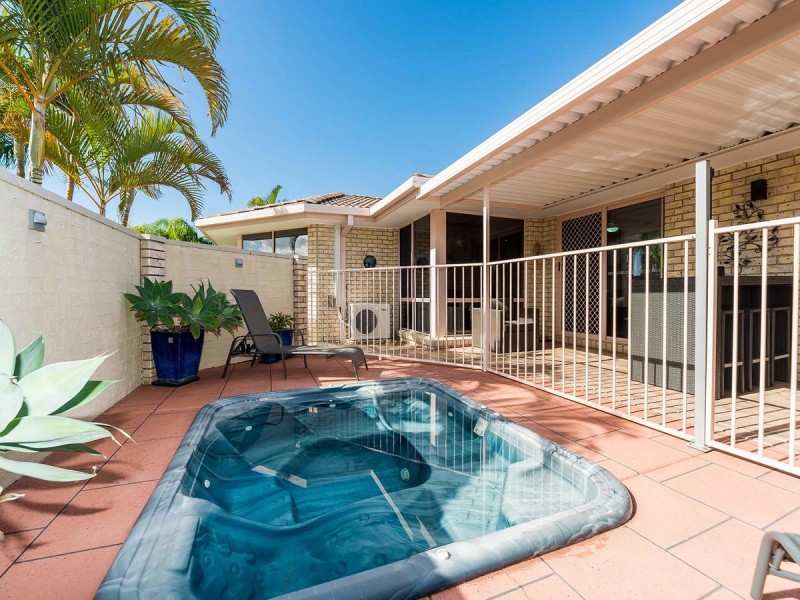 1 Maidstone Place, Parkwood QLD 4214