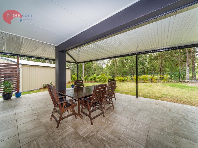 8 Golden Bear Drive, Arundel QLD 4214