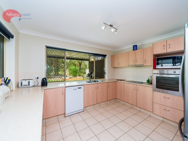 8 Golden Bear Drive, Arundel QLD 4214