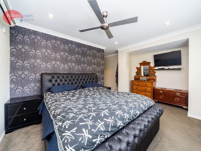 8 Golden Bear Drive, Arundel QLD 4214