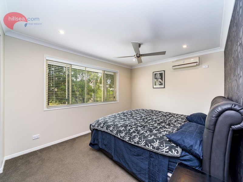 8 Golden Bear Drive, Arundel QLD 4214