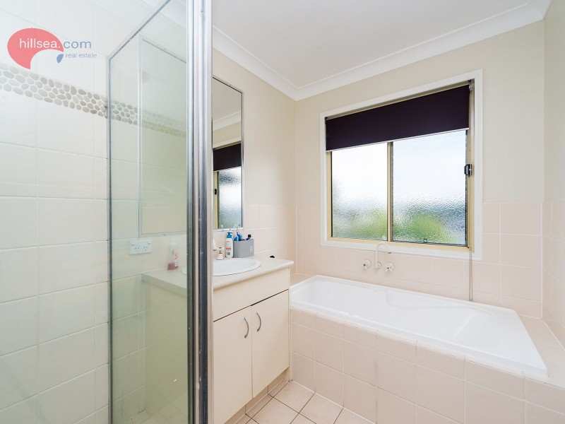 8 Golden Bear Drive, Arundel QLD 4214