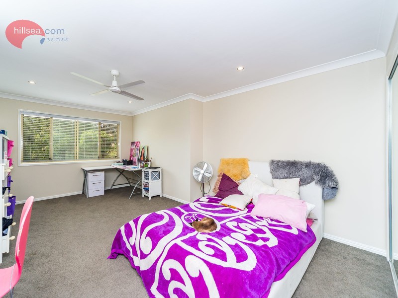 8 Golden Bear Drive, Arundel QLD 4214