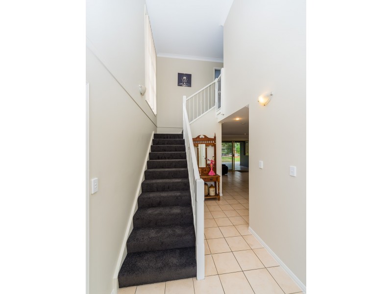 8 Golden Bear Drive, Arundel QLD 4214