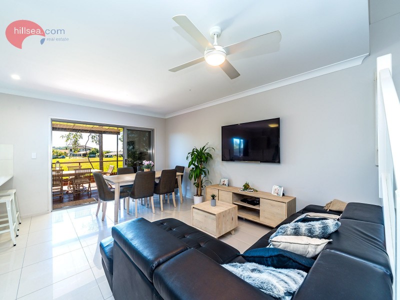 2/1 Aspect Place, Pacific Pines QLD 4211