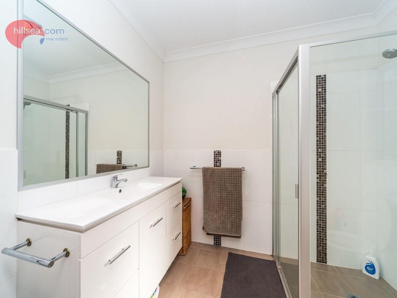 2/1 Aspect Place, Pacific Pines QLD 4211