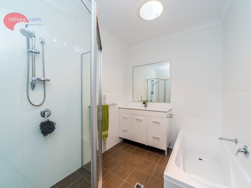 2/1 Aspect Place, Pacific Pines QLD 4211