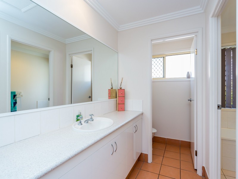 16 Greg Norman Crescent, Parkwood QLD 4214